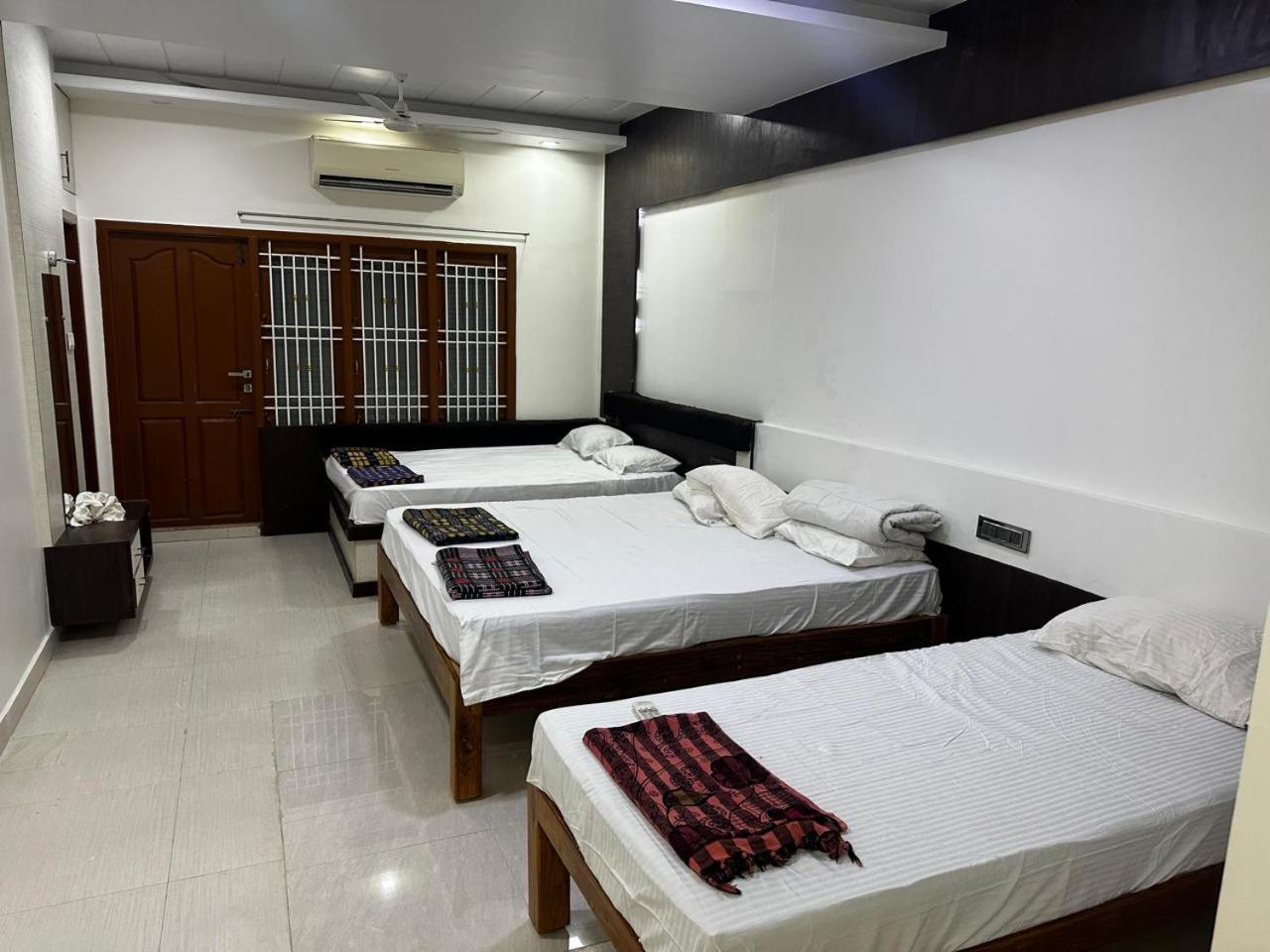 Temple View Home Stay Tiruvannāmalai Esterno foto